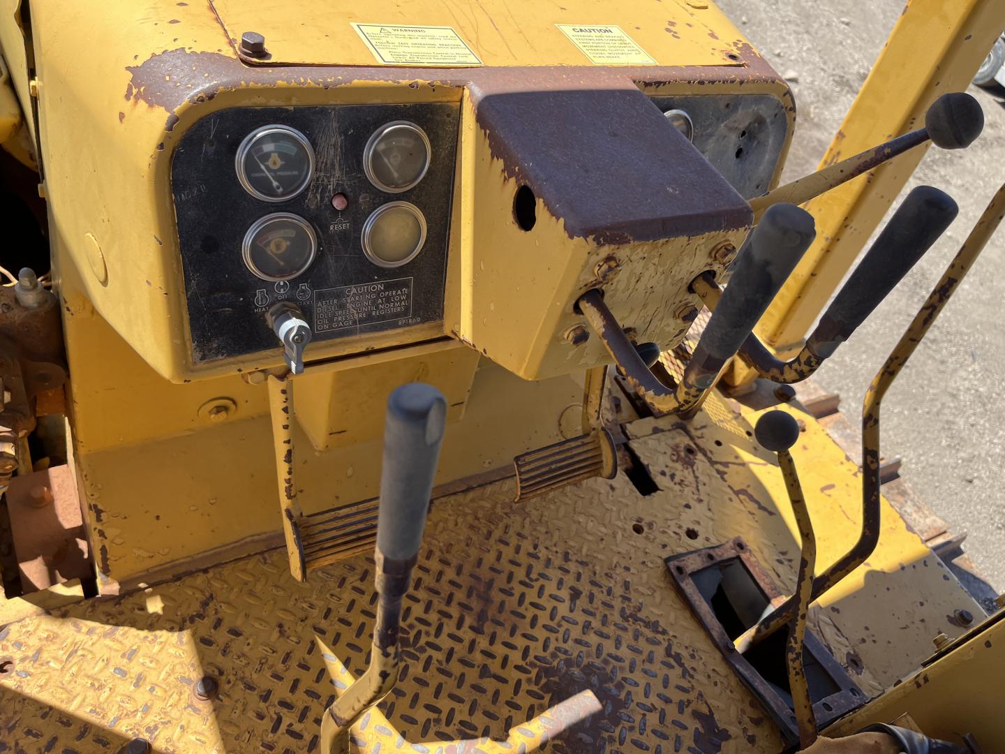 ./imagenes/INVOICE/2019/17075/TAPADOR FRONTAL CATERPILLAR D6D (17).JPG